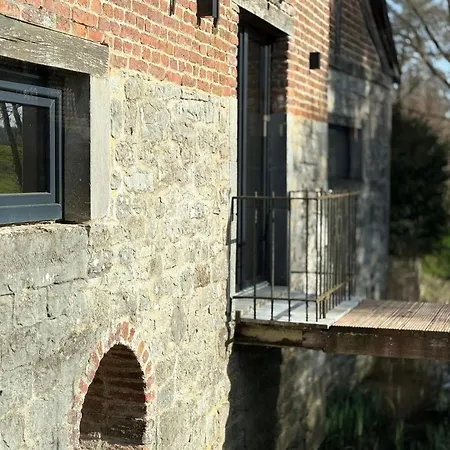 Moulin De *